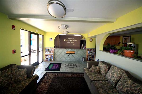 Cloverdale Wine Country Inn and Suites