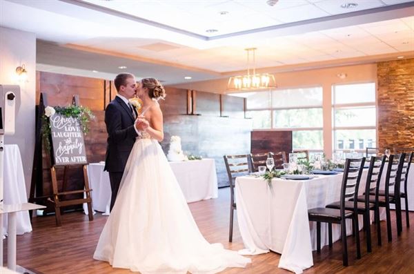 ALE Amberwood Lounge & Eatery