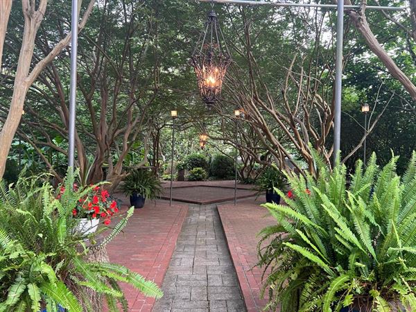 Clevedale Historic Inn and Gardens