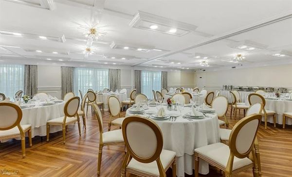 La Mer Beachfront Resort