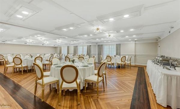 La Mer Beachfront Resort