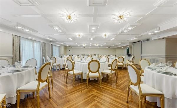 La Mer Beachfront Resort