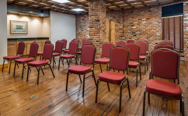 Best Western Plus - Governor's Inn