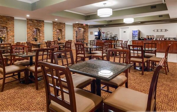 Best Western Plus - Governor's Inn