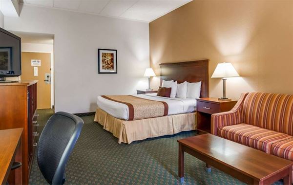 Best Western Plus - Governor's Inn