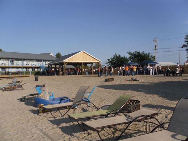 Commodore Perry Inn And Business Center