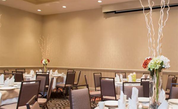 Doubletree by Hilton Grand Rapids Airport