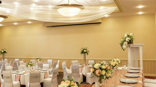 Doubletree by Hilton Grand Rapids Airport