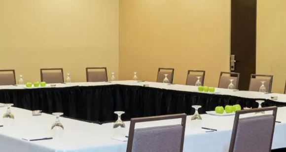 Doubletree by Hilton Grand Rapids Airport