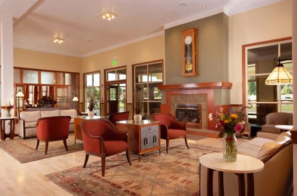 Mammoth Hot Springs Hotel & Cabins