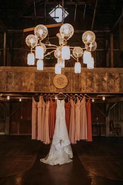 Springbrook Events - Rustic Barn & Chapel