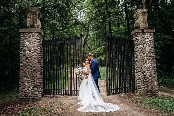 Springbrook Events - Rustic Barn & Chapel