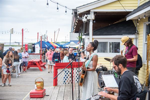 Porthole Restaurant & Pub