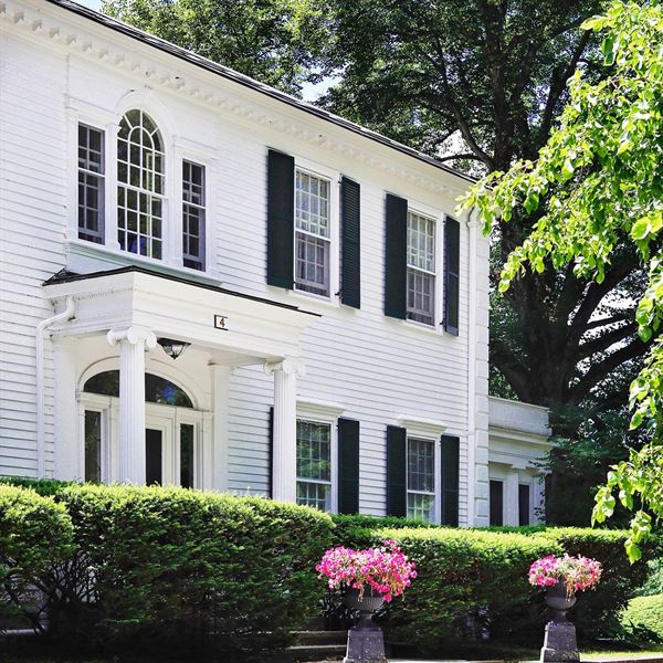 The Four Chimneys Inn