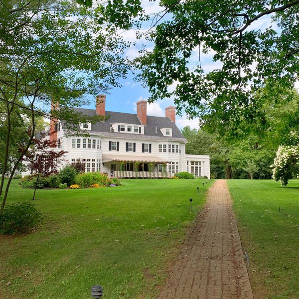 The Four Chimneys Inn