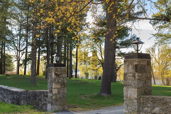 The Four Chimneys Inn