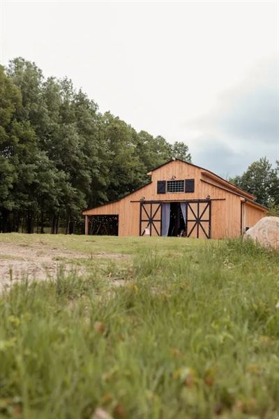 The Rustic Barn at Pleasantly Devine Stables