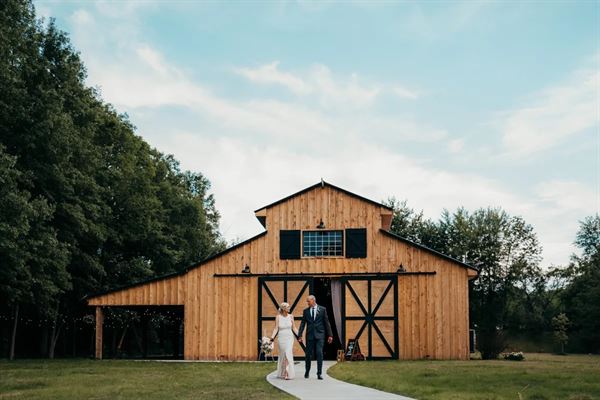 The Rustic Barn at Pleasantly Devine Stables