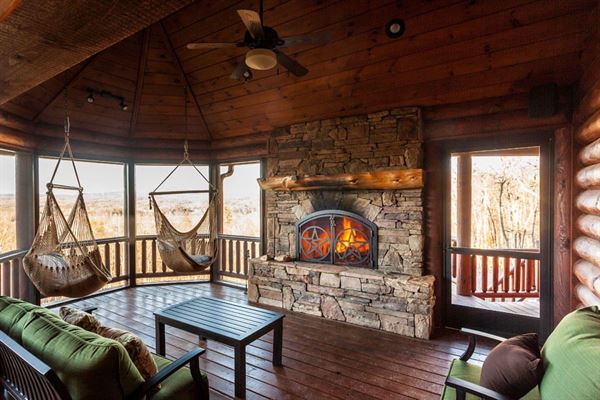 5 Star Lodge and Stables