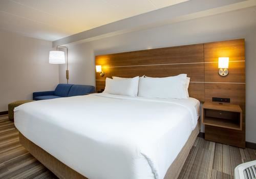 Holiday Inn Express & Suites Fort Wayne