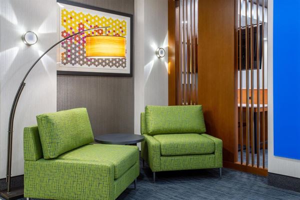 Holiday Inn Express & Suites Fort Wayne