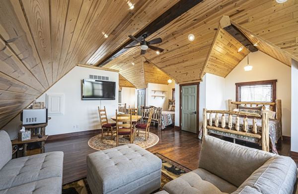 Strawberry Lake Lodge