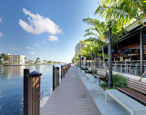 Bokampers Sports Bar & Grill - Fort Lauderdale