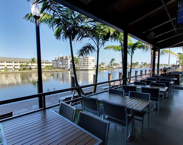 Bokampers Sports Bar & Grill - Fort Lauderdale