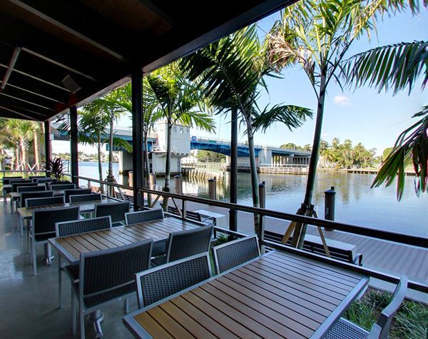 Bokampers Sports Bar & Grill - Fort Lauderdale