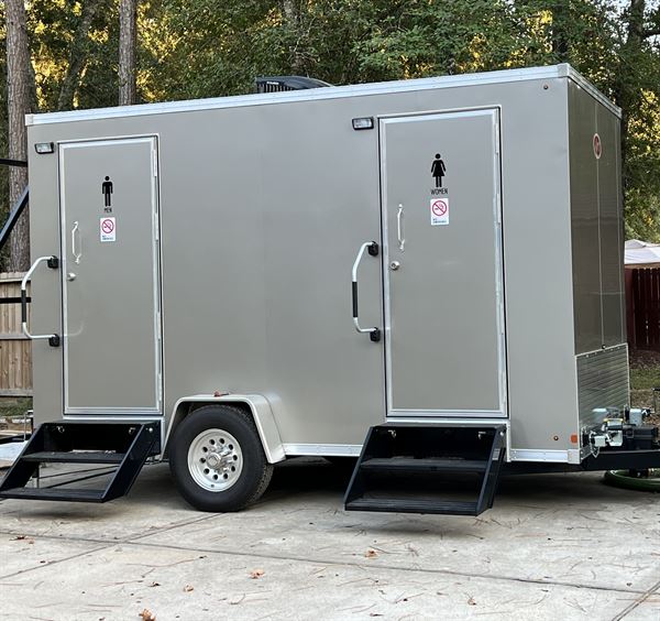 M Mobile Luxury Restroom Rental