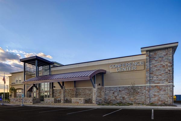 Homewood Suites Oak Creek Milwaukee & Creekside Crossing Conference Center