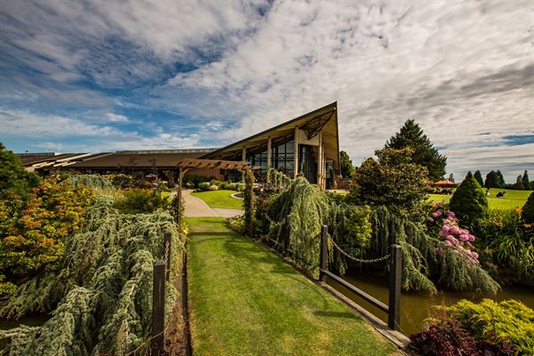 Mayfair Lakes Golf & Country Club