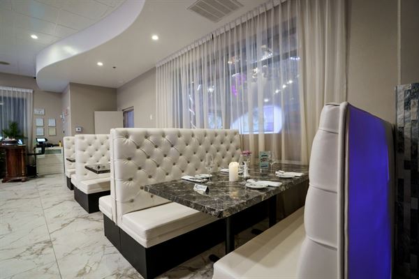 Le Sorelle Restaurant & Bar