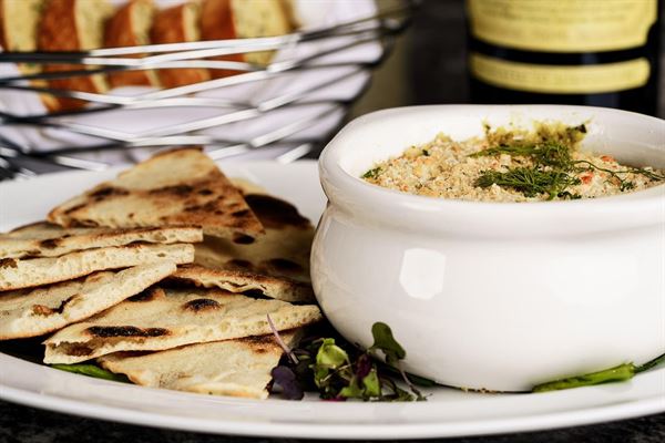 Le Sorelle Restaurant & Bar