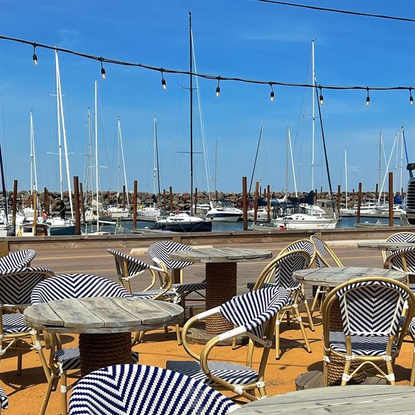 Captain Dan's Seafood Bar and Grill