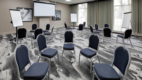 Embassy Suites by Hilton Detroit Troy/Auburn Hills