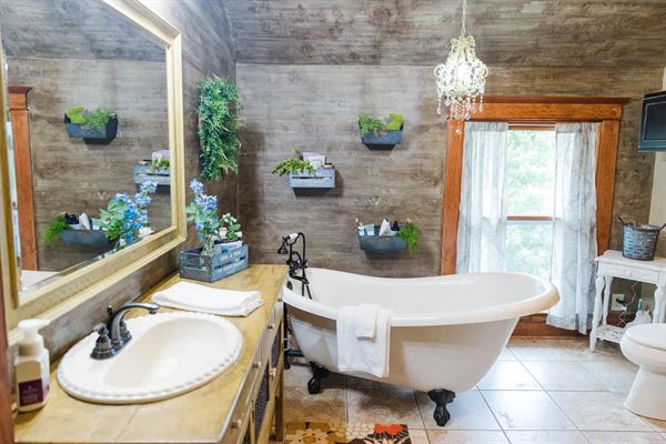 Bailey Farms Barn & Venue