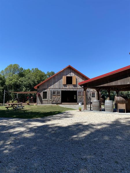 Hidden Pond Farm - Pine Tavern Distillery