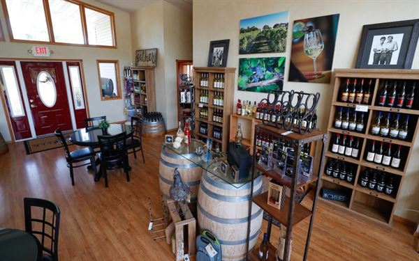 Mac's Creek Vineyards & Winery