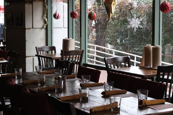 Vola's Dockside Grill