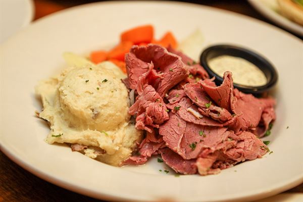 Mavis Winkles Irish Pub