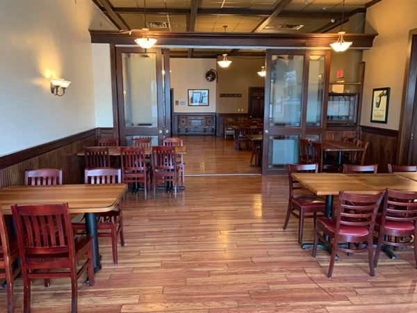 Mavis Winkles Irish Pub