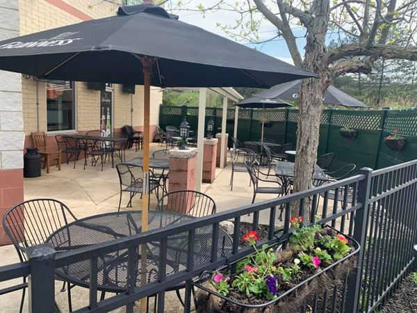 Mavis Winkles Irish Pub