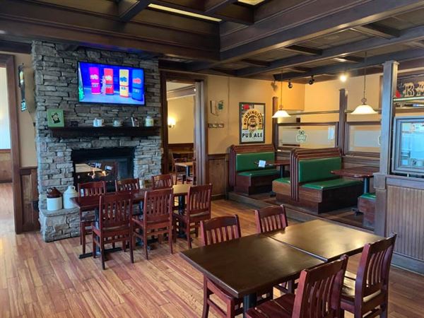 Mavis Winkles Irish Pub