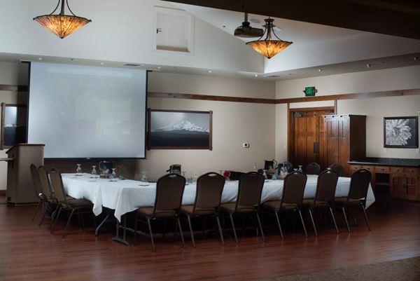 FivePine Lodge & Conference Center