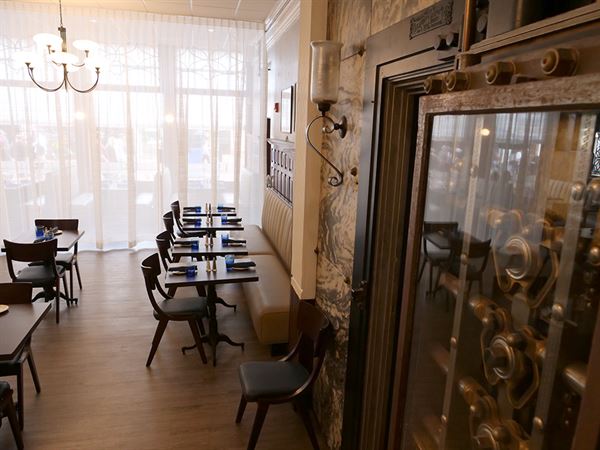 Colonial Hall at Rockafellas