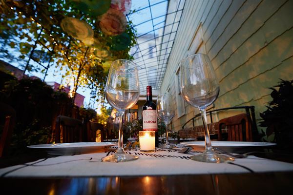 Hudson Milliner Art Salon