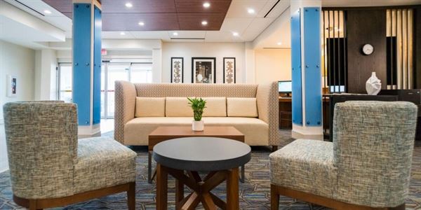 Holiday Inn Express & Suites