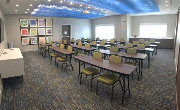 Holiday Inn Express & Suites