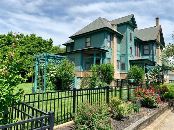 Charles Davis Mansion